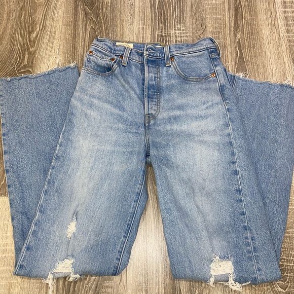 Levi’s Premium Ribcage High Waisted Straight Jeans - Picture 9 of 14